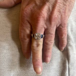 Beautiful CZ925 ring! Feel free to ask any questions.